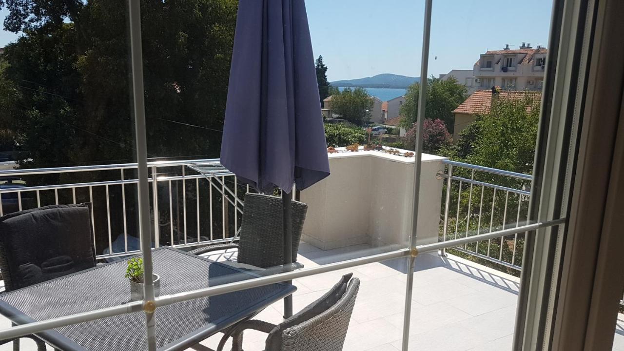 Apartments Luna Sveti Filip i Jakov Extérieur photo