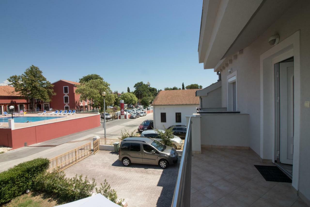 Apartments Luna Sveti Filip i Jakov Extérieur photo