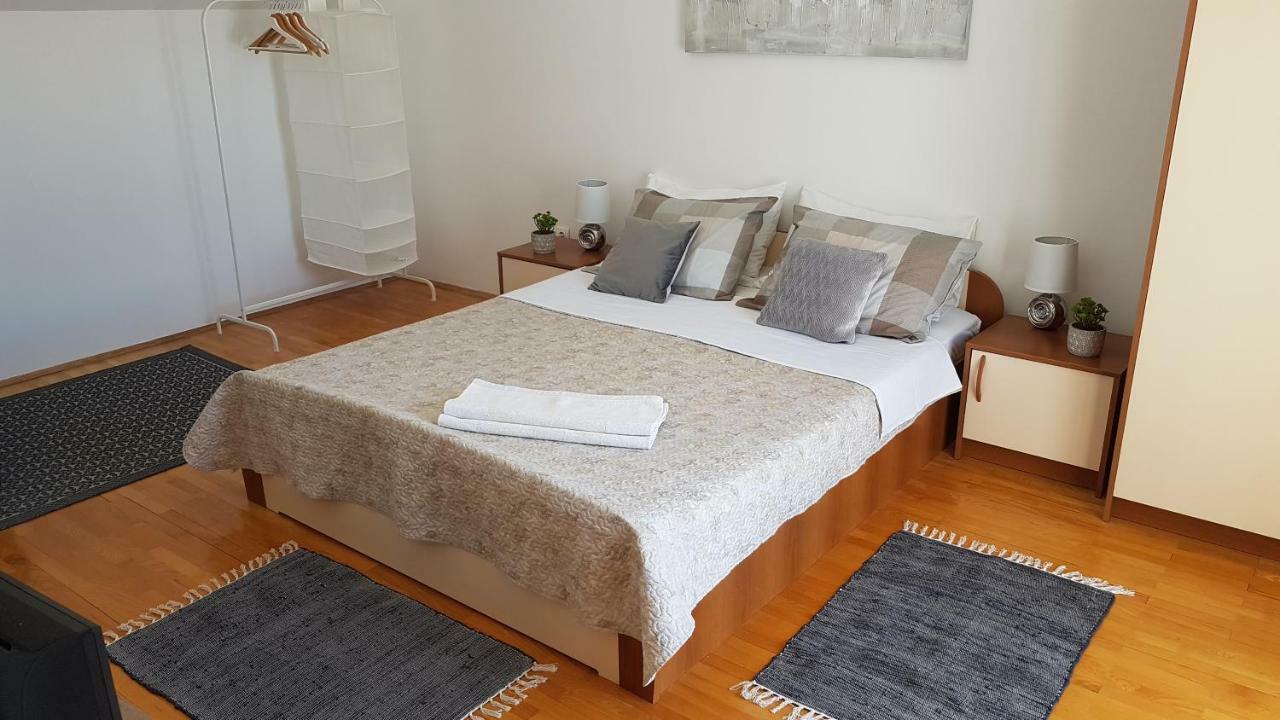 Apartments Luna Sveti Filip i Jakov Extérieur photo