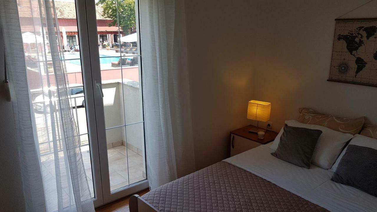 Apartments Luna Sveti Filip i Jakov Extérieur photo