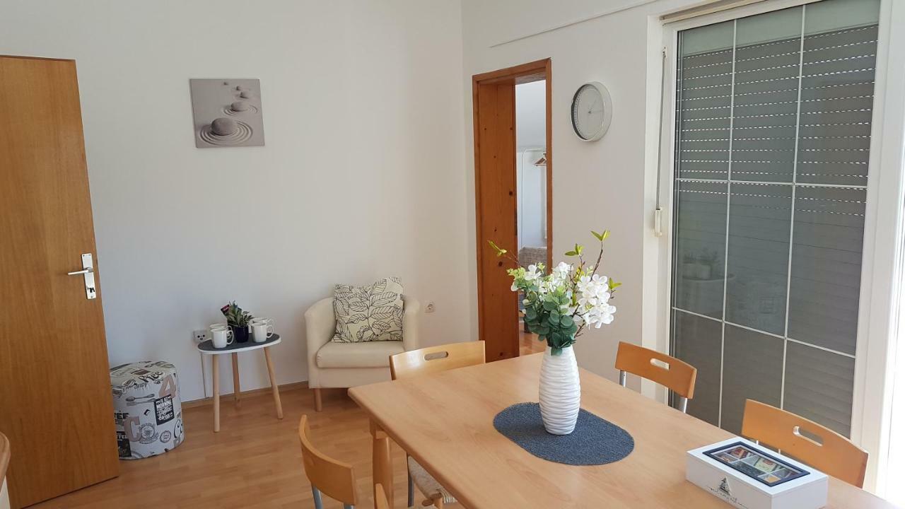 Apartments Luna Sveti Filip i Jakov Extérieur photo