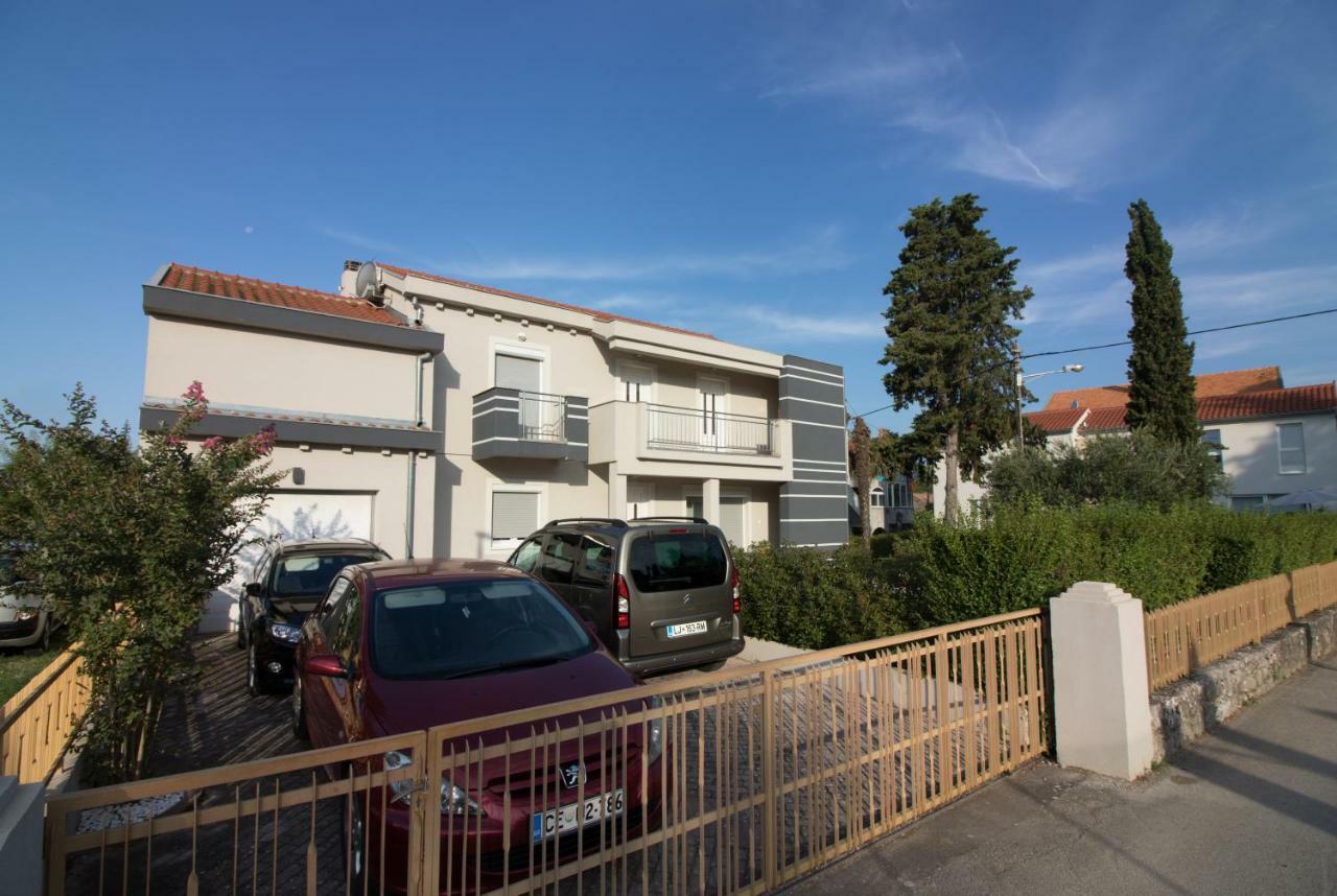 Apartments Luna Sveti Filip i Jakov Extérieur photo