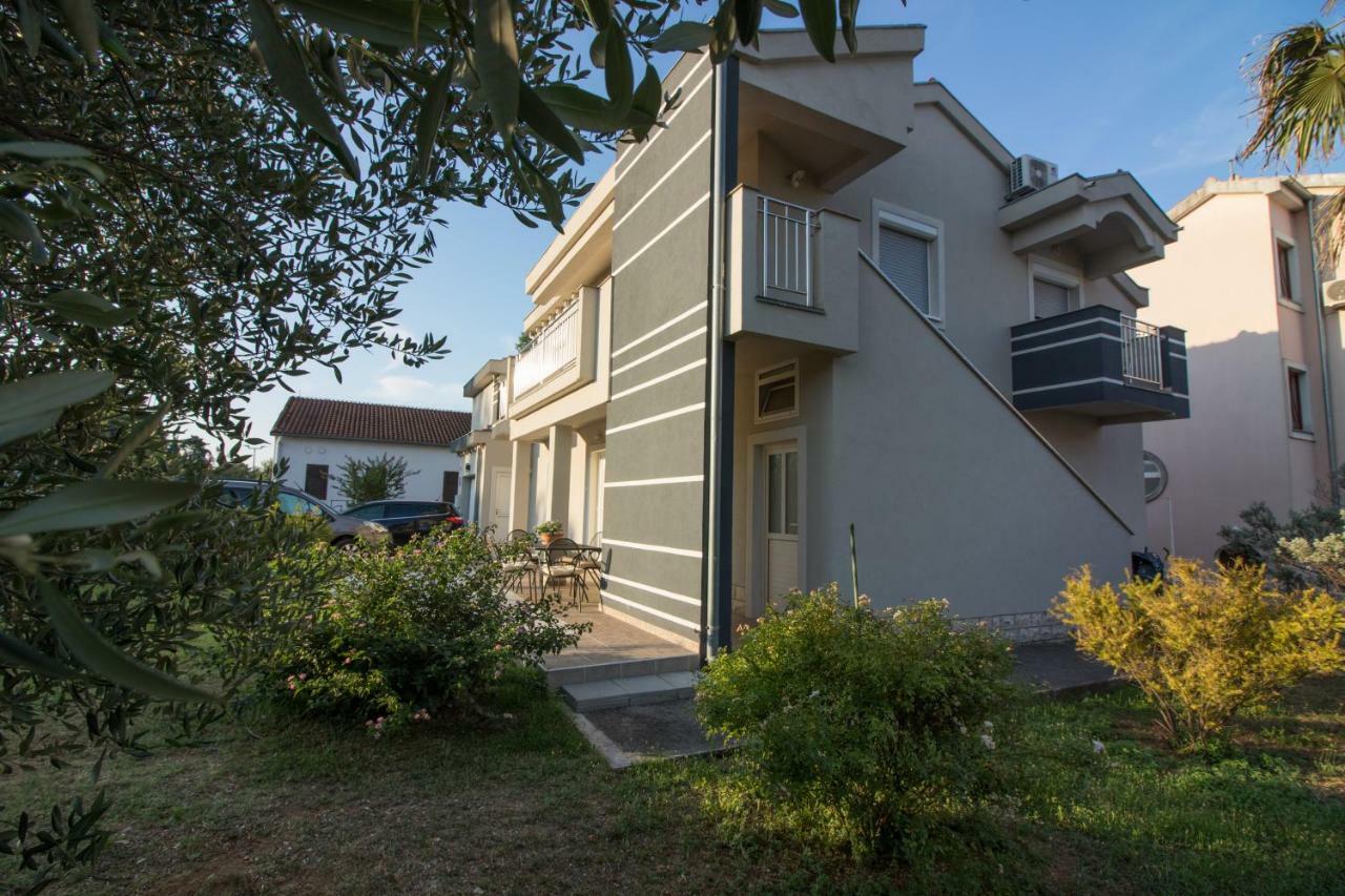 Apartments Luna Sveti Filip i Jakov Extérieur photo
