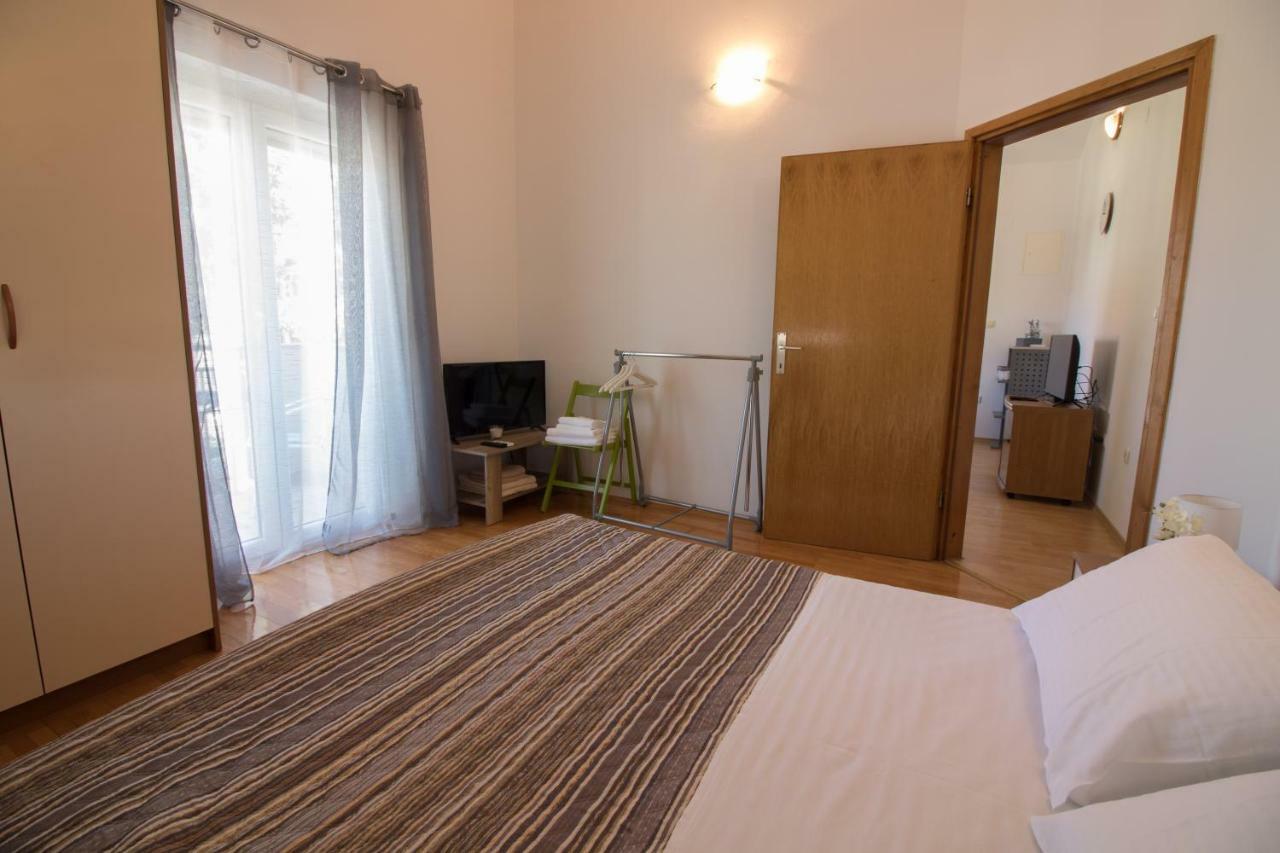Apartments Luna Sveti Filip i Jakov Extérieur photo