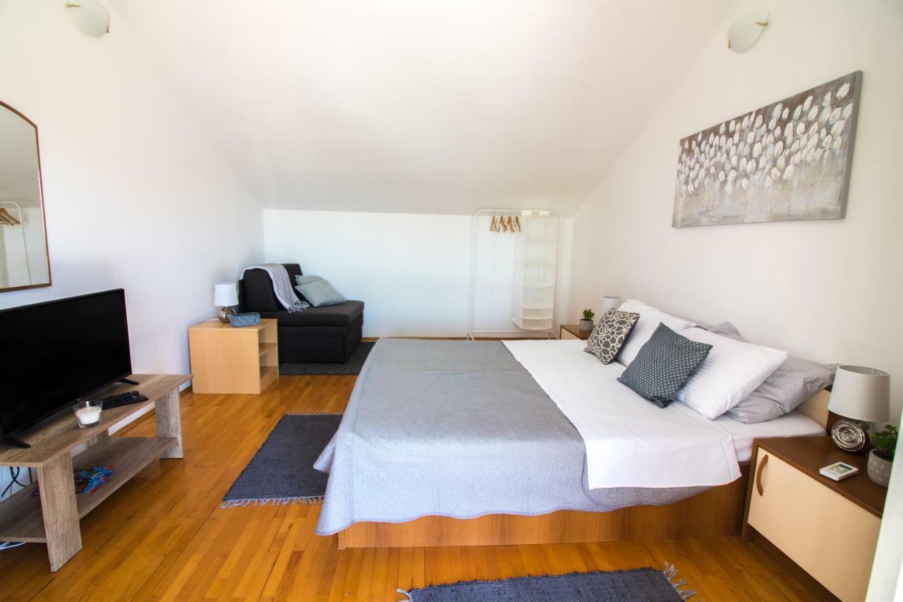 Apartments Luna Sveti Filip i Jakov Extérieur photo